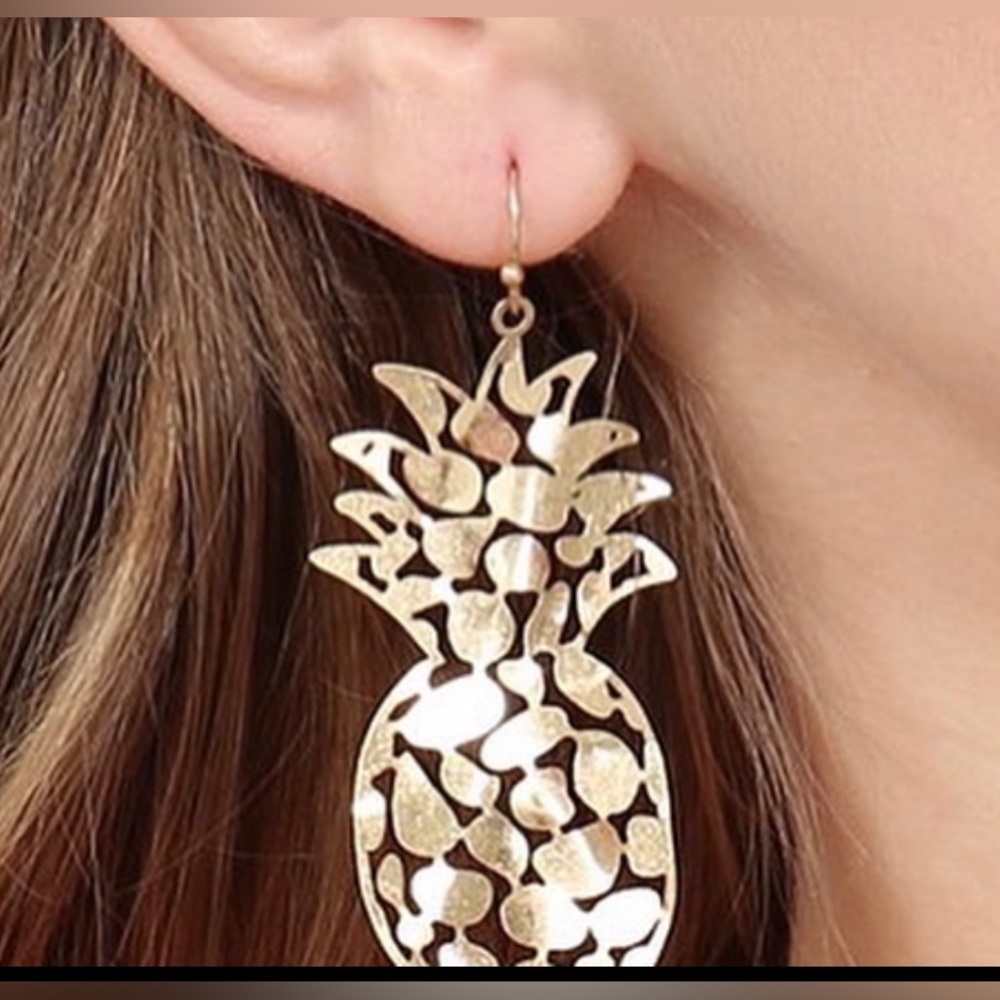 Pineapple fashion earrings colors are green & silver.